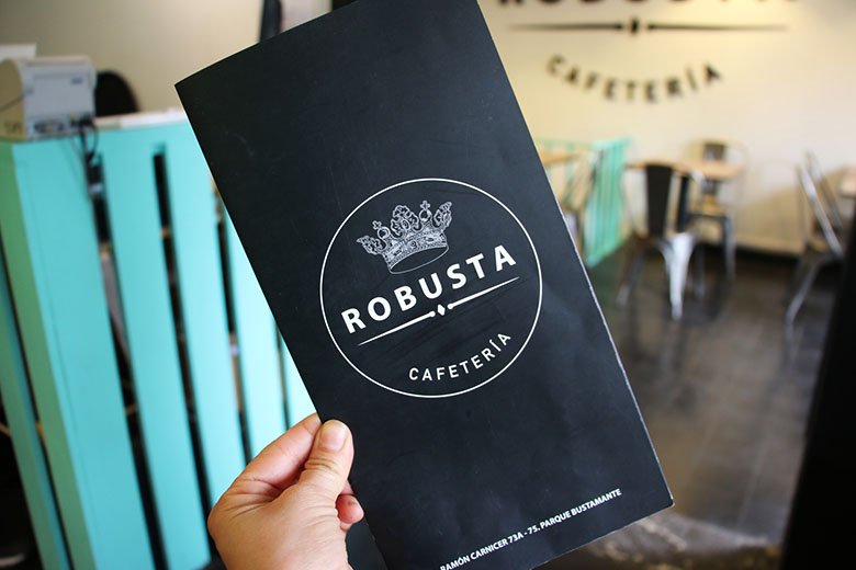 <a href="/cafe_robusta/">Robusta Cafetería</a>: café, pastelería y solcito frente al Parque Bustamante bit.ly/1YnVc4e