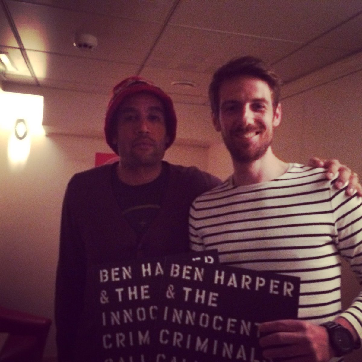 MaxDchak's tweet photo. Waaaaoooh ! Rencontrer @BenHarper & lui faire dédicacer 2 vinyles ! Done ! ✌🏼️🎸🎤 @RTL2officiel #LGMRTL2 #LeDriveRTL2 https://t.co/PpteNEBaDW