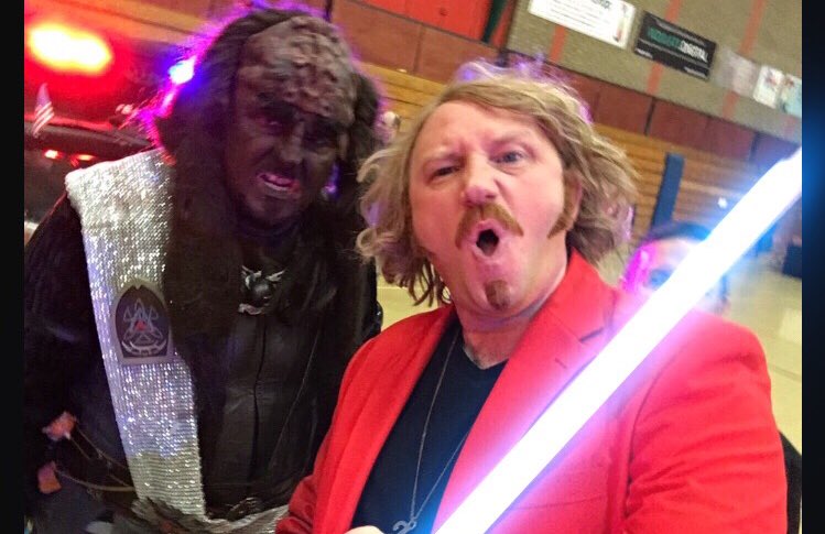 KeithLemonXXL's tweet photo. @YouTubeHasDrama @DaleCon_UK we will fight u https://t.co/NNav22yKQK