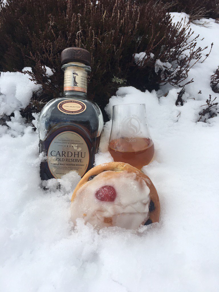 WalksWithWhisky's tweet photo. @ejbluefolds here is the tribute photo for @whiskyanddonuts. #Cardhu #Whisky 

@spirit_speyside @cardhuwhisky https://t.co/ytD4jQpn3R