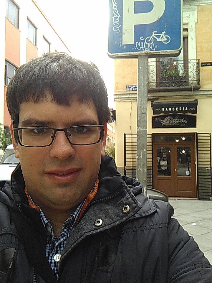 Patillas de tres dedos como  Salvador, creo que es el momento <a href="/MdT_TVE/">Mº del Tiempo</a> <a href="/la_malayerba/">Barberia Malayerba</a>