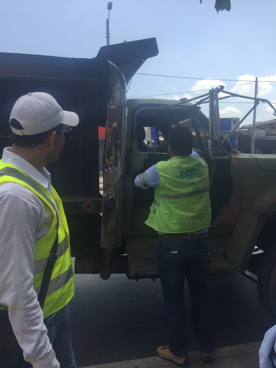 EPACartagena's tweet photo. Hacemos operativo de #controlruido y emisión de gases en vehículos de servicio público #CalidadDelAire https://t.co/KBkH1kSVnz
