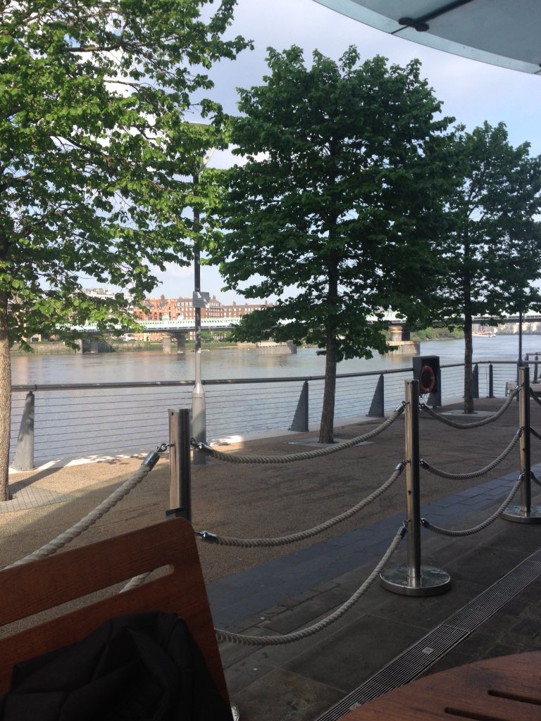 charperforms's tweet image. 90 minutes until show time! #EdgarandMe #londonperformance #thames