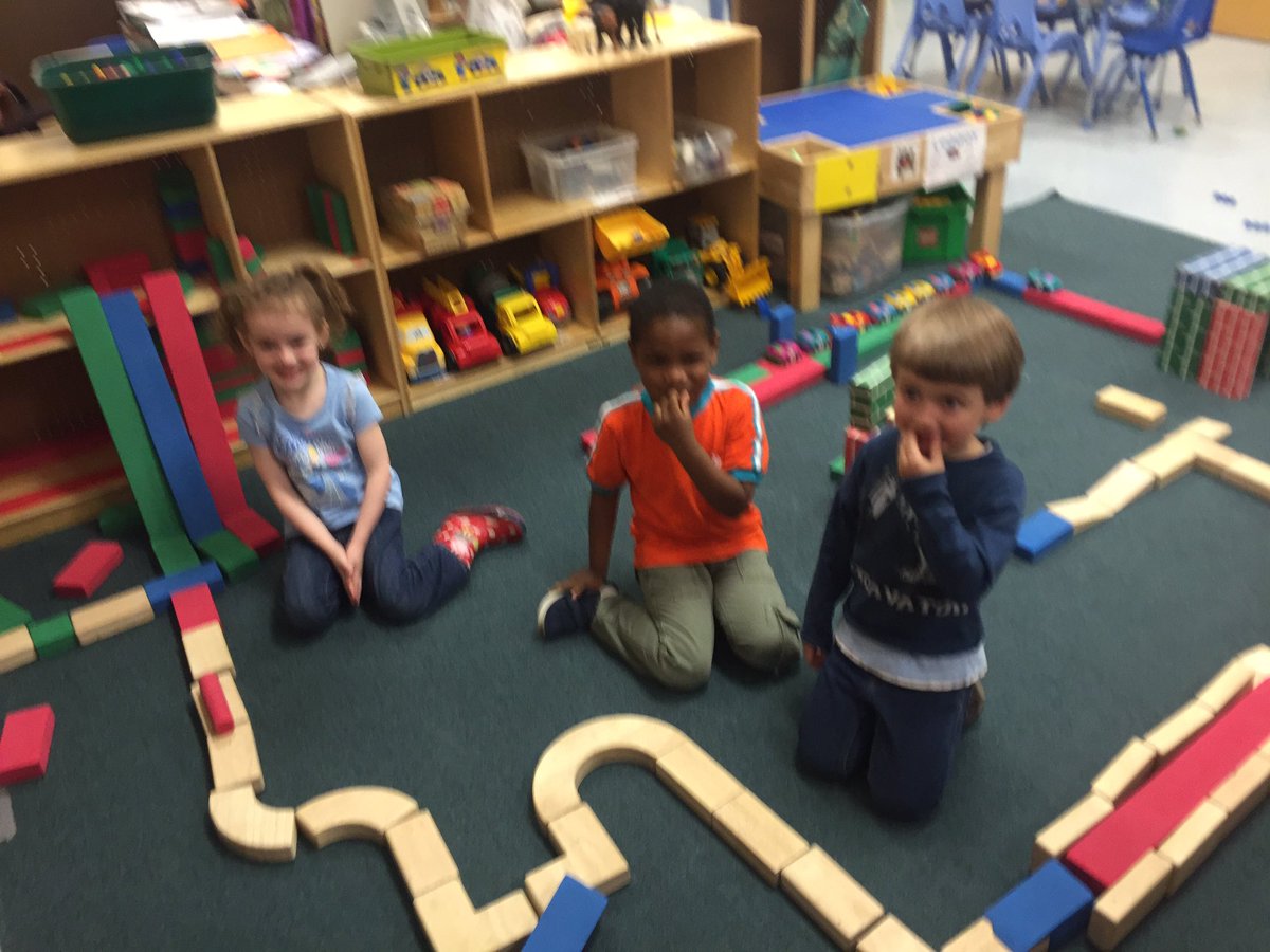 dlucciedu's tweet image. Building roads in blocks today! #WeePlay #WeeLearn #WeeEngineer @WeehawkenTSD @TonyColasurdo @AnnaRudowsky