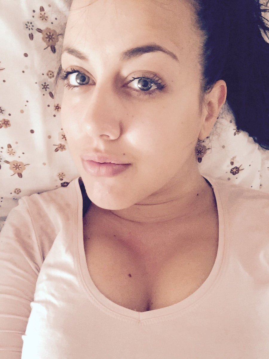 martabr18's tweet photo. Con este dia solo apetece estar en la cama😕🙈😎 https://t.co/j5fJjJg9E5