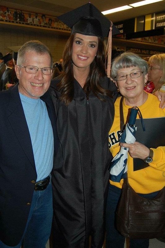 Let's help fellow Shocker Grad <a href="/AlexColleen25/">Alex Armstrong</a> compete in <a href="/MissUSA/">Miss USA</a>. Tweet #FindingMiss52 &amp; #AlexandraM to vote!