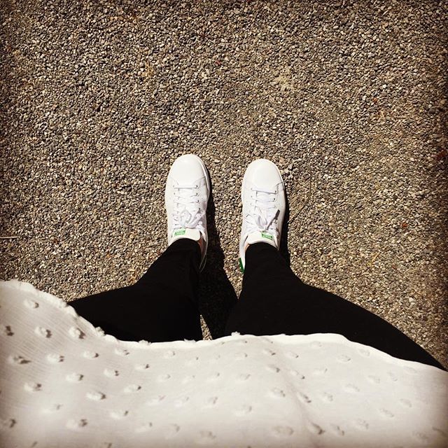 ClaudiePierlot's tweet photo. Nuestra fan morguichou #fashion #moda Nouvelle Stan Smith au pied ! adidas.stansmith ✌🏼️👟🙋🏻 #shoes #classic #stansm… https://t.co/B7t8BzGtka
