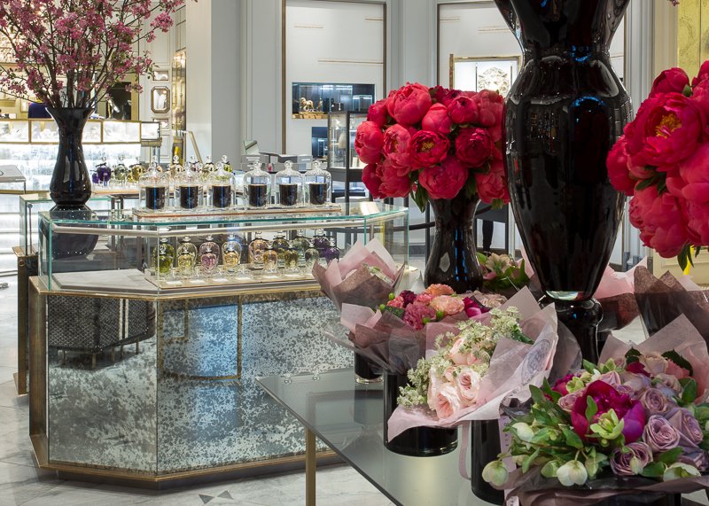 RPGRetailDesign's tweet image. . @FlowerPower_EB teams w/@RPGRetailDesign to launch #EBFlorals in @Bergdorfs: goo.gl/etzo2O #RetailDesign
