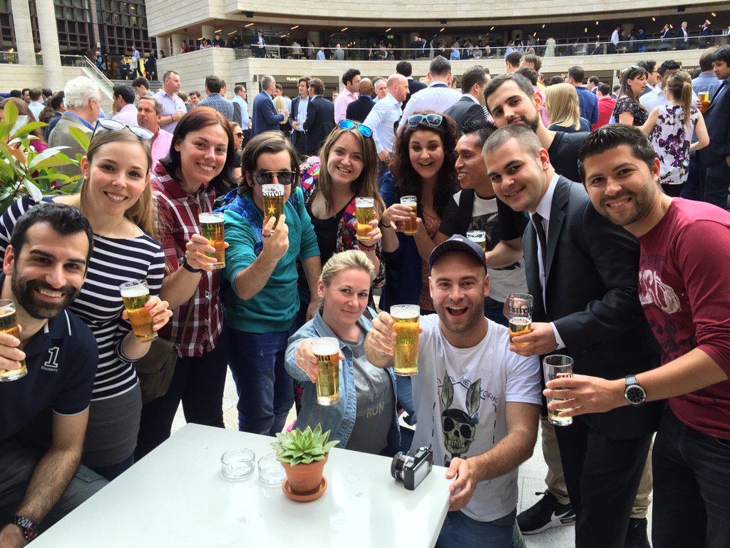 mola_viajar's tweet photo. Empieza la quedada en Londres!!! Gracias a @EstrellaDammUK por colaborar y a @JP_Broadgate #LondresMola https://t.co/LA02hnvHg8