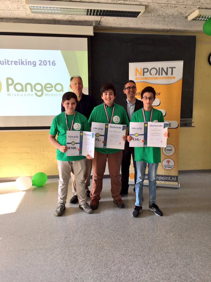 PangeaNL's tweet photo. Groepsfoto klas 1 winnaars #wiskundewedstrijd. Gefeliciteerd! https://t.co/UZtuVmqxYb