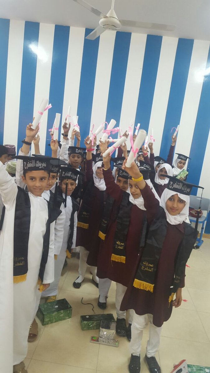 مبارك لجميع طلاب الصف الرابع تخرجهم 
ونتمنى لهم النجاح والتوفيق في مدرستهم الجديدة مدرسة عبدالله بن جعفر .