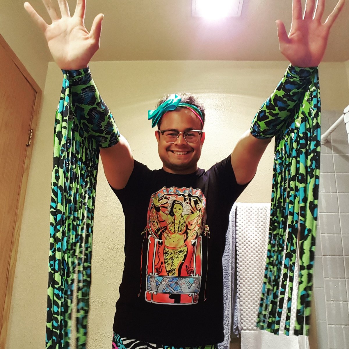 Nerdstrom321's tweet photo. Ready for #NXTSeattle!!! Are you @itsBayleyWWE??? #321atNXT #ItsBilly https://t.co/elYdvYsBn8