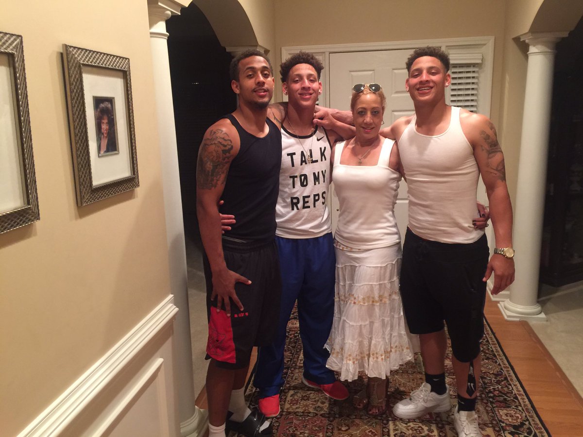 Burgess boys with aunt Vanessa