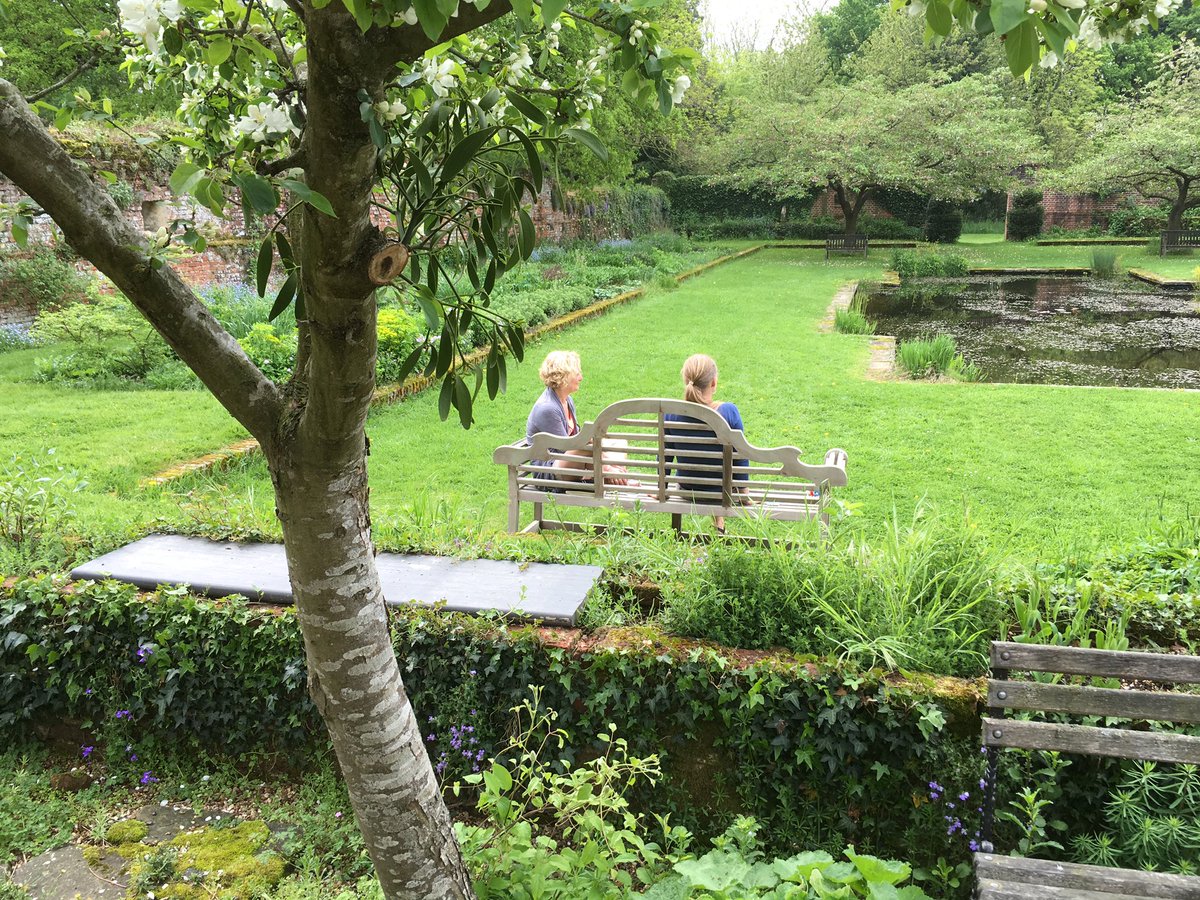 Ed_Twp's tweet image. A delightful end - thank you to new graduates of our Practitioner programme #systemiccoaching #constellations