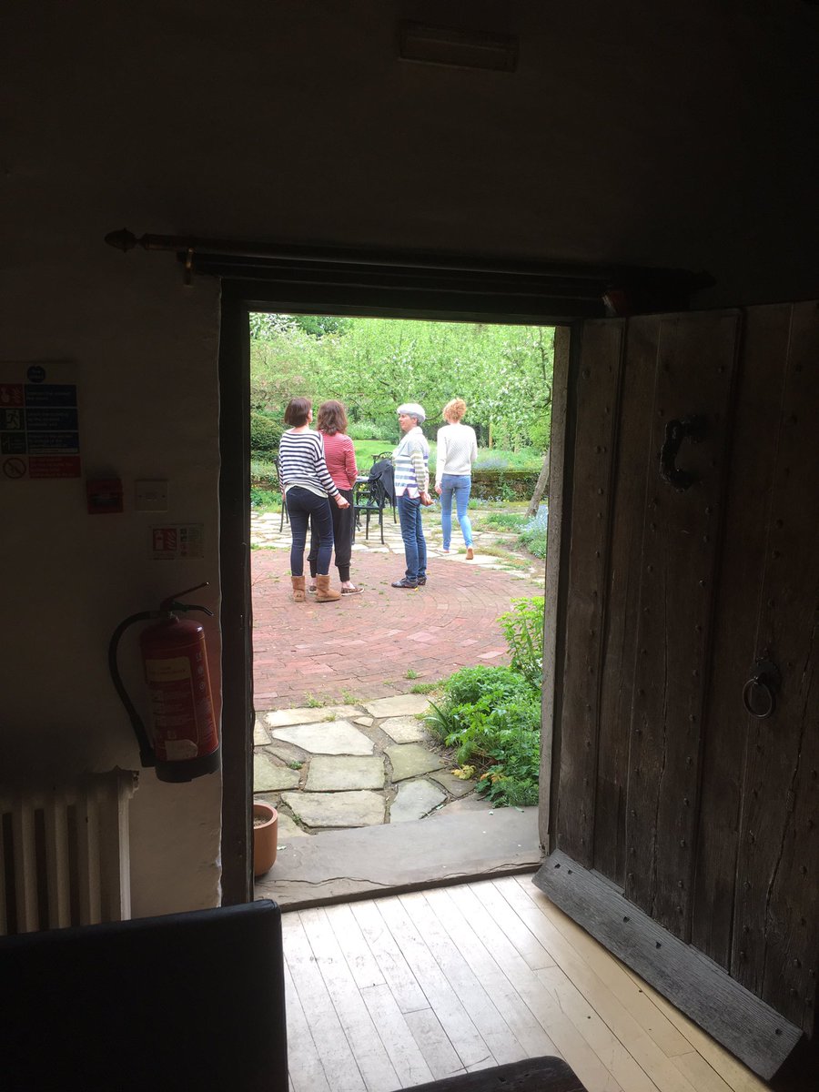 Ed_Twp's tweet image. A delightful end - thank you to new graduates of our Practitioner programme #systemiccoaching #constellations