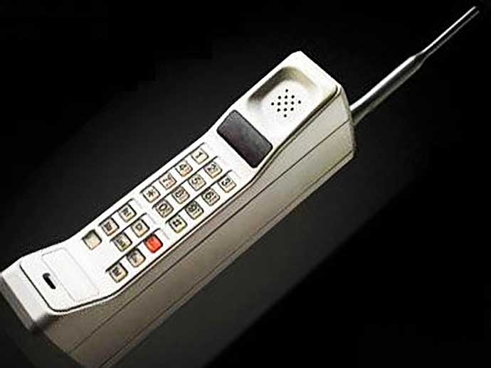 TPSAux13Div's tweet photo. #TBT 1984 #cellphone without apps or texts! You + your passengers are more important #YourTextCanWait #drivesafe https://t.co/PY5Ks0Gv7l