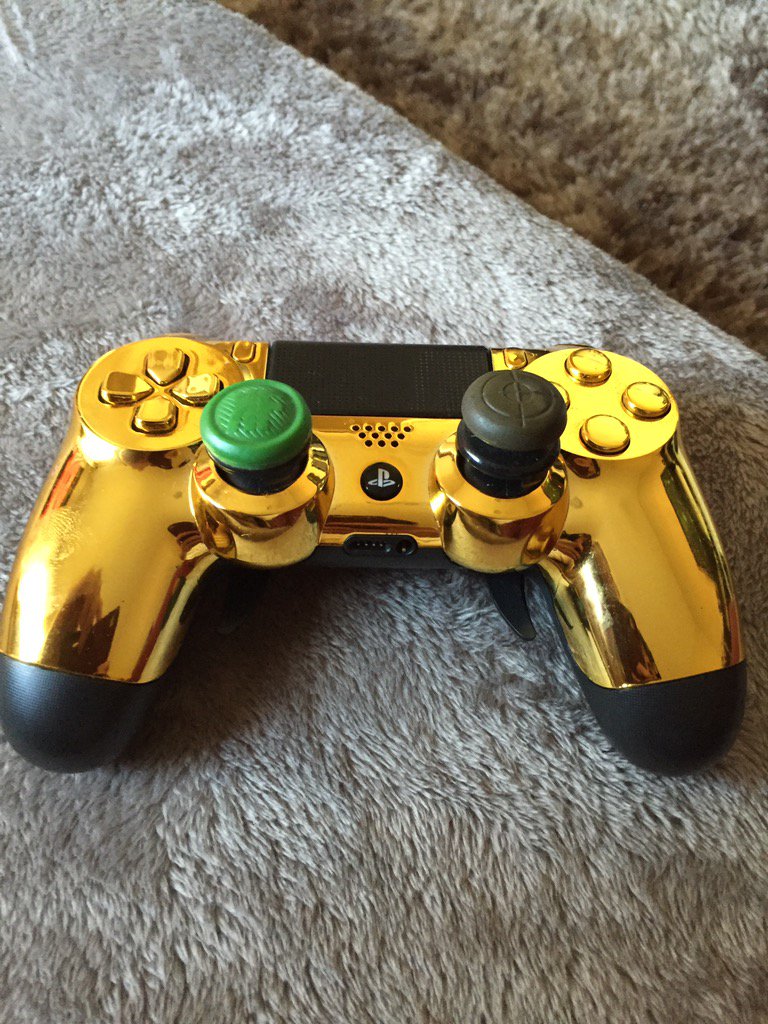 On that gold sharq controller boiiii 🎮