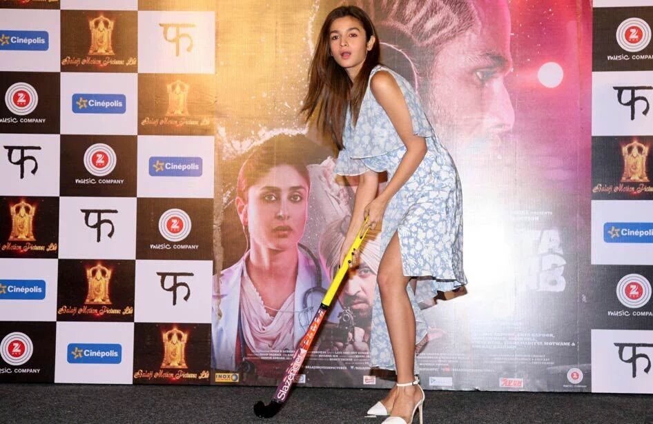 Fan__Boy__'s tweet photo. She Is Such A #CoolActress😘#AlwaysEnergetic🙌 #HerDressingSense😍#FreeMinded😆 #HerCuteTalks😍 #Perfectionist😎 @aliaa08 https://t.co/7SZuIsJpnv