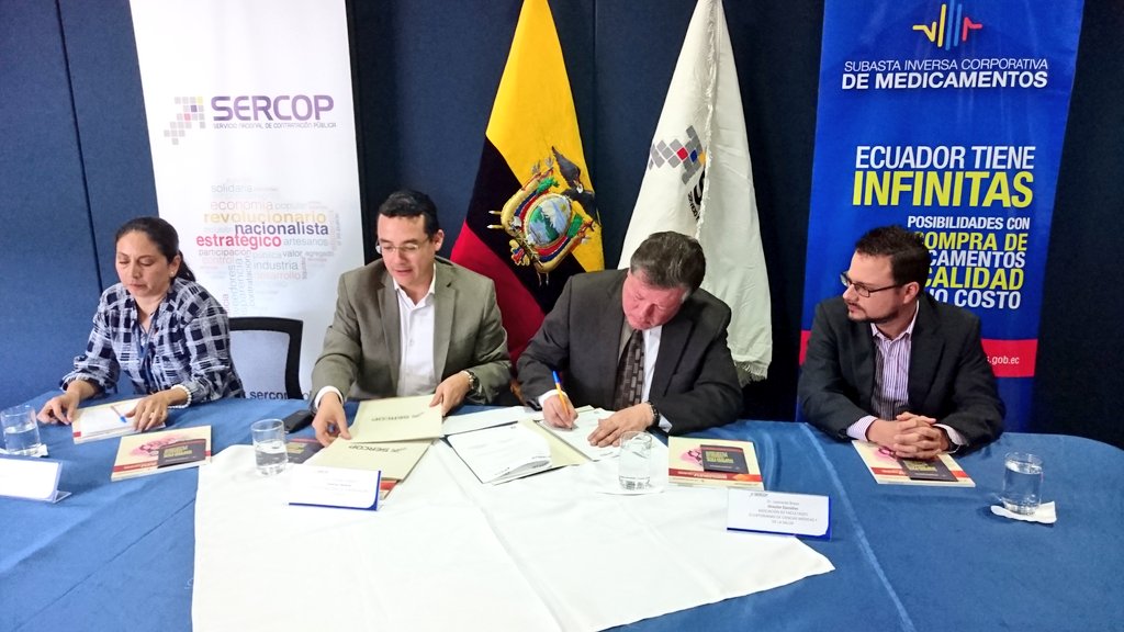 SERCOPec's tweet photo. Leonardo Bravo, Dir. #AFEME, y @SanSoberano firman convenio para verificación de calidad de medicamentos https://t.co/UxvTEAyzsI