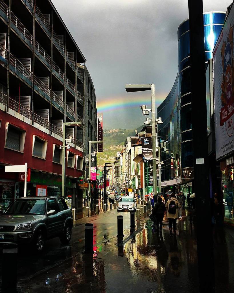 yopp_and's tweet photo. Al mal tiempo,buena cara! 😍🌈 #sun #lluvioso #arcoiris #maldia #buendia #andorra #picoftheday #andorralovers #andorr… https://t.co/i8rCaiP9wZ