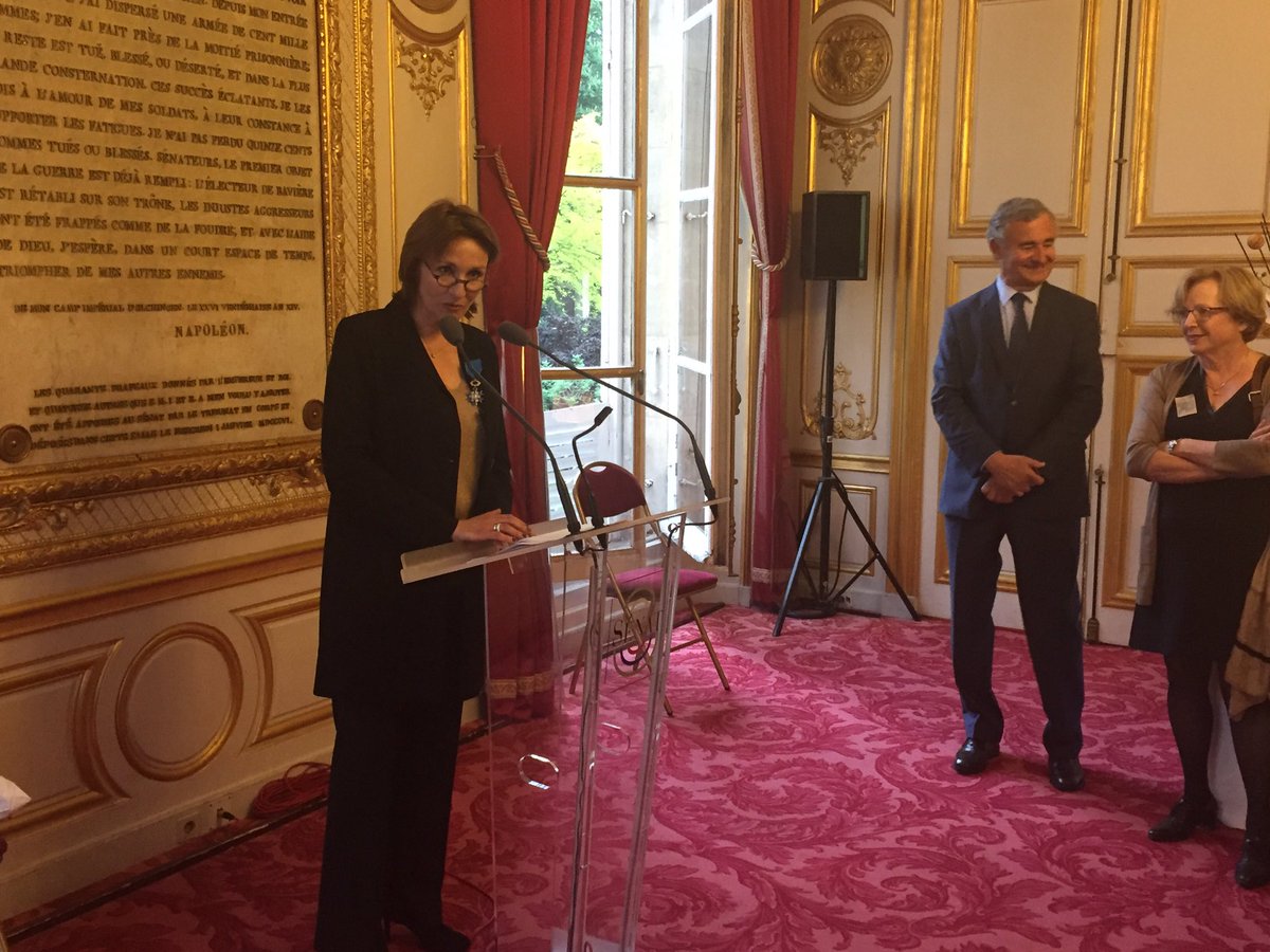 Félicitations prof @inappichoulet faite chevalier dans ordre national du mérite  par P. Pelletier /salons du #Senat