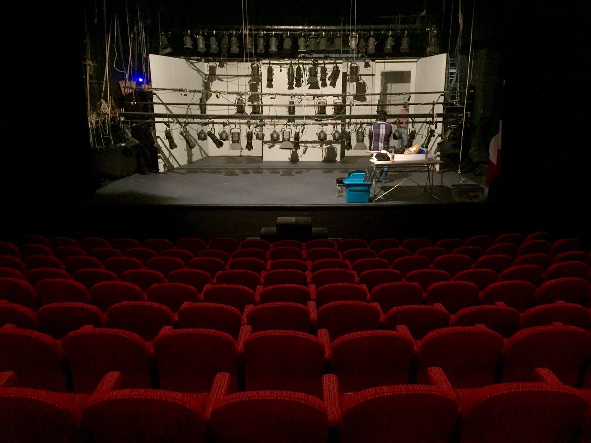 eloyhm's tweet photo. #montaje #técnico @palabrateatro (@ Centro Cultural Helénico - @helenico) https://t.co/nZzJhrKCnT https://t.co/iaitVJX4v1