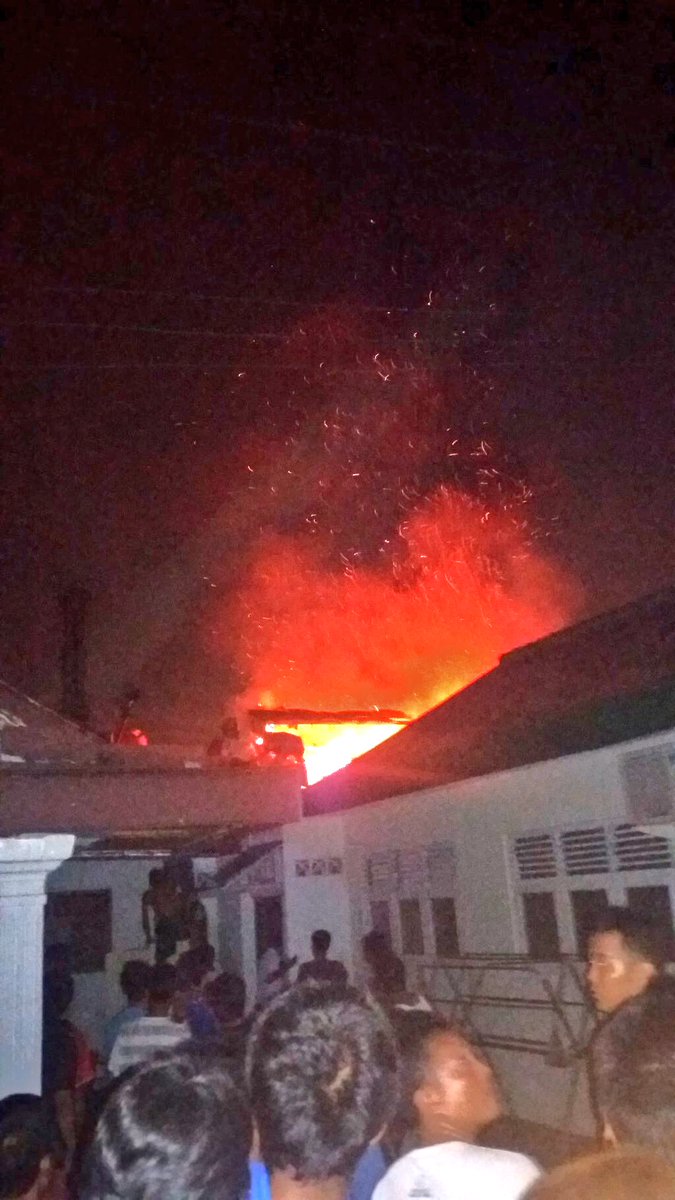 00;56 Kebakaran di Gg. Rukun Lapangan Ros Tebet Jaksel &amp; msh penanganan DPK. <a href="/Sonievano/">Patuh Rahman Afsoni</a>