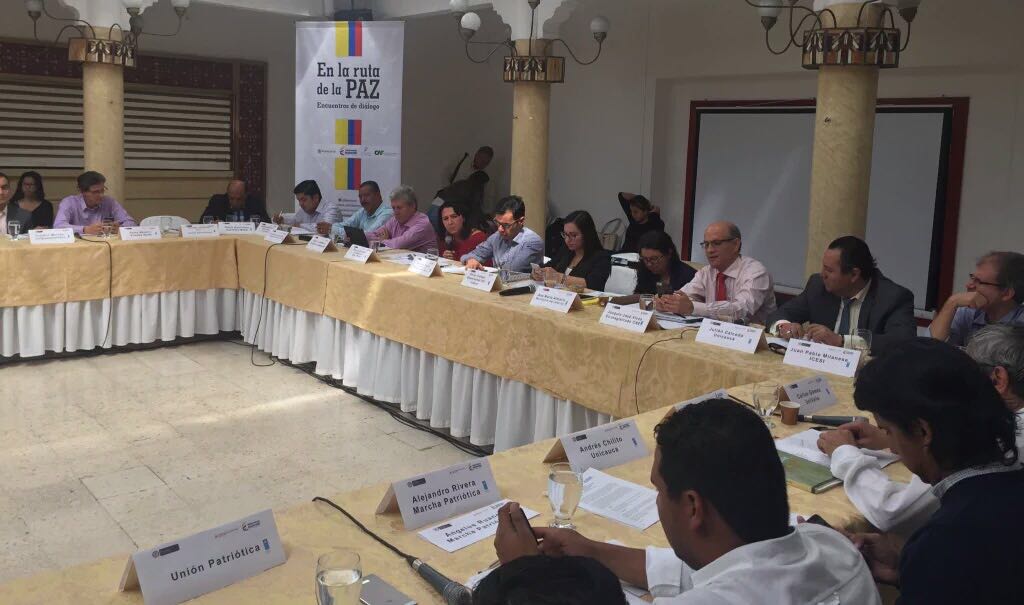 JotaVive2015's tweet photo. Exponiendo en la Ruta de La Paz en Popayán.  Diálogo Regional sobre el Estatuto de Oposición https://t.co/uxIfe2TCVo