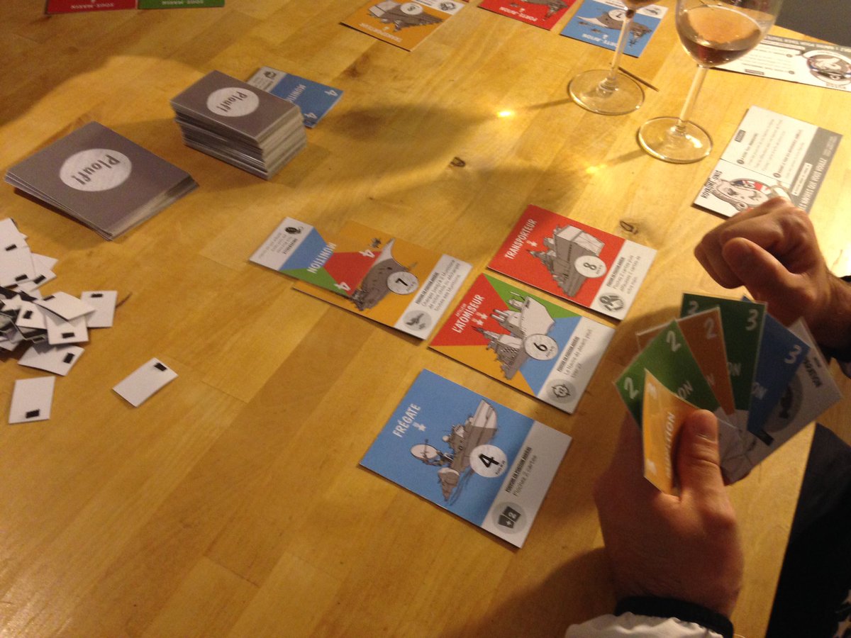 tatorstudio's tweet photo. Nouvelle #strategie de positionnement des navires ! 1 devant, 3 derrière ! #plouf #boardgame #j2s https://t.co/vu2EXs6WtO