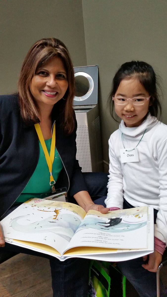 BibiNAlli's tweet photo. #VIA2015. A great morning reading with kids at the Museum. https://t.co/u6E0tsGS1d