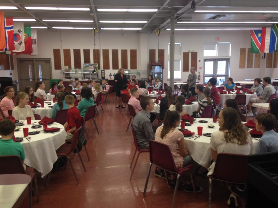 MPHprograms's tweet image. Our 1st Dining with Style even was a huge hit! Thanks to everyone who participated, and Mrs. Havens for leading it!