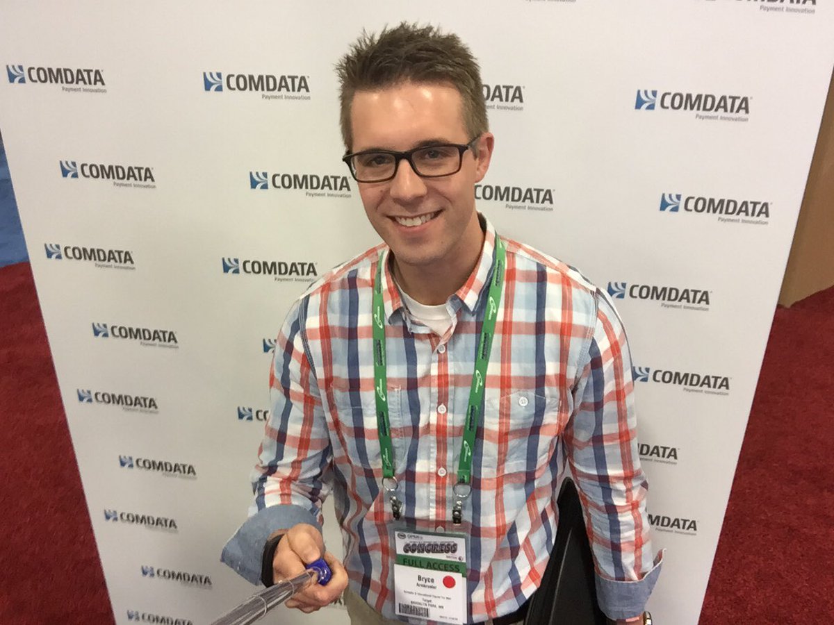 ArmbrusterB34's tweet photo. First selfie with selfie stick 👍 #ComdataGives https://t.co/1aYDA5LQQH