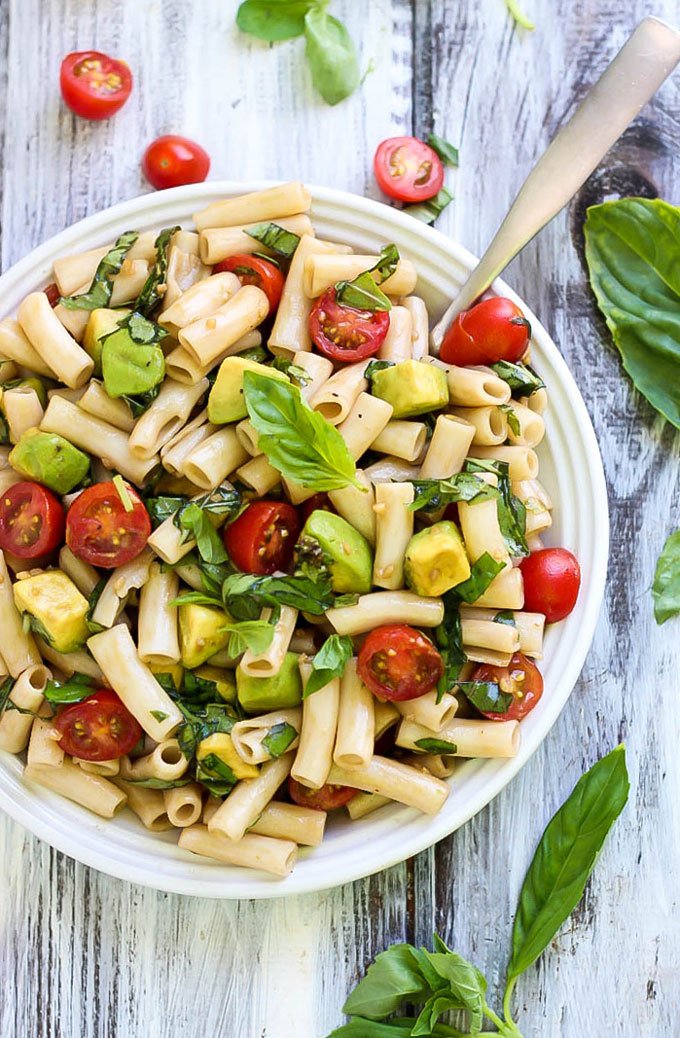 findingvegan's tweet photo. Creative pasta idea!.. #Vegan Avocado Caprese Pasta Salad https://t.co/eVbybzdRgQ by @emilieeats #glutenfree https://t.co/VyVg6Ad3kG