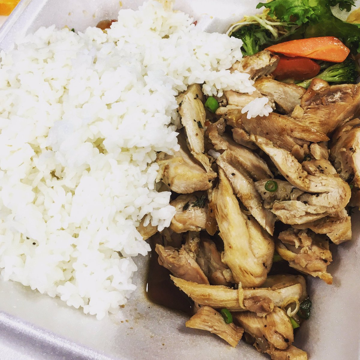 KingBos83's tweet photo. Double rice and chicken for those gains. Teriyaki chicken box. #flexibledieting #iifym #fitfam #aesthetic #macrogain https://t.co/3drIr0dQUR