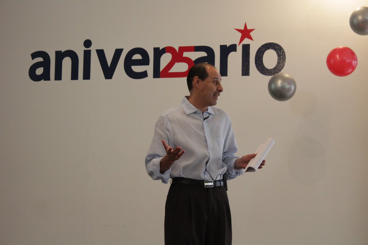 Zoomate_ULSAC's tweet photo. Comienza la última conferencia con @TeodoroRenteria, quien nos hablará de los nuevos retos en el periodismo. https://t.co/6BM69fVkjG