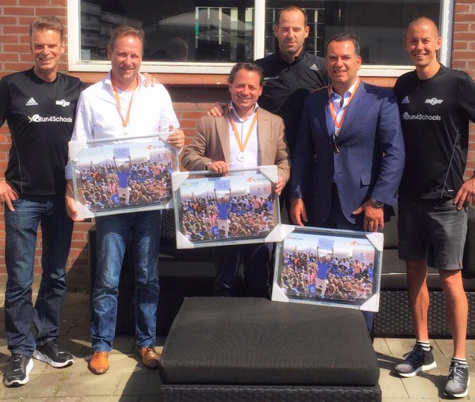 danielmillenaar's tweet image. Met @Poundwise_nl &amp;amp; @RVGAmstelveen het @Run4Schools project ondersteunt en dan zo worden bedankt... #Wauw! #Dankbaar
