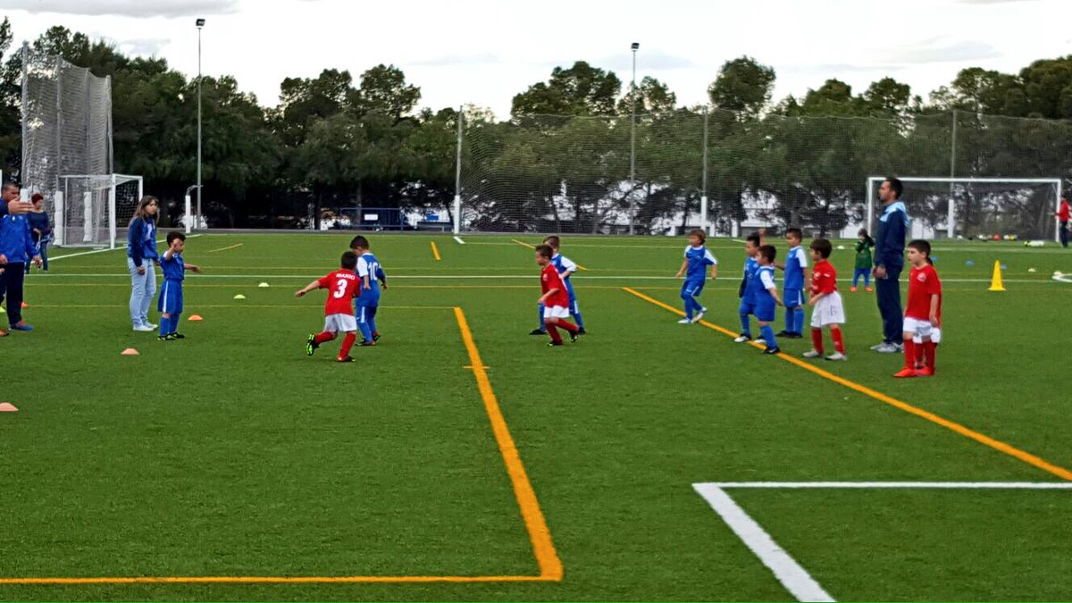 EFMolinaOficial's tweet photo. El #Chupeta recibiò la visita del #Alguazas. Bonito partido de los más peques de la Escuela. Bravo chicos!!! https://t.co/SsRt9Z6x07