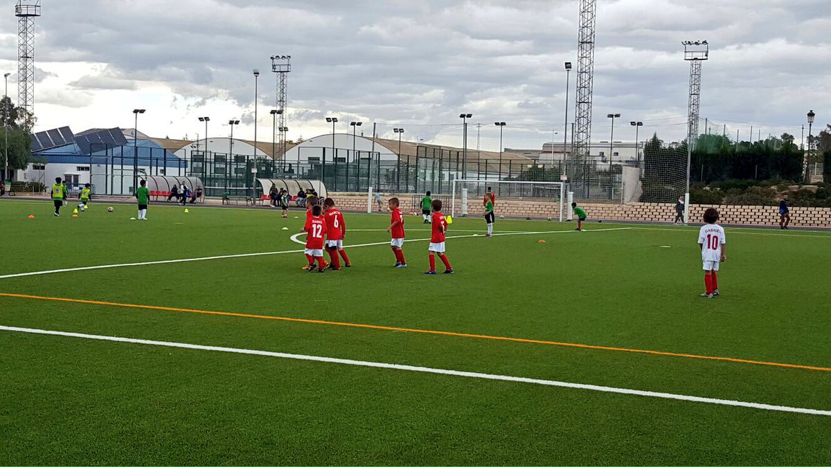 EFMolinaOficial's tweet photo. El #Chupeta recibiò la visita del #Alguazas. Bonito partido de los más peques de la Escuela. Bravo chicos!!! https://t.co/SsRt9Z6x07