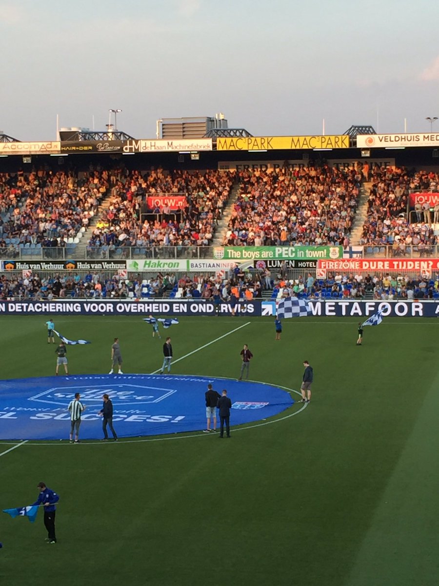 En <a href="/DGANetwork/">DGA Network</a> lid The Source op de middenstip #pec #zwolle #fcutrecht