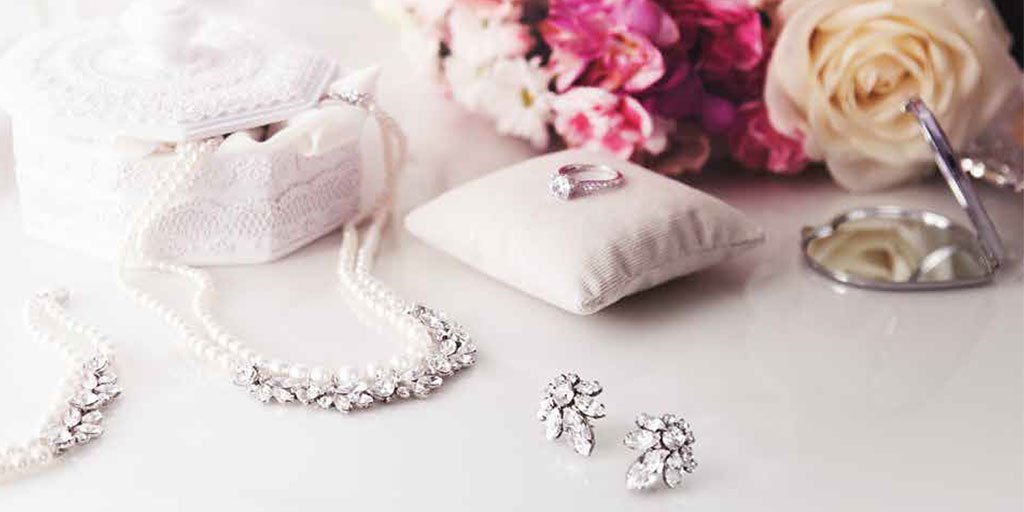 CoventGardenLDN's tweet photo. Looking for some added sparkle for your big day? Then you need to visit @cadenzza https://t.co/WgUHkAB5tt https://t.co/KxZ0ogDF0p