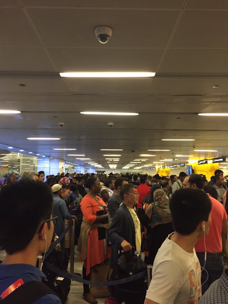 sanamksingh's tweet image. I guess all of Delhi decided to fly somewhere tonight..where&apos;s my Private jet when I need it #commonmanissues