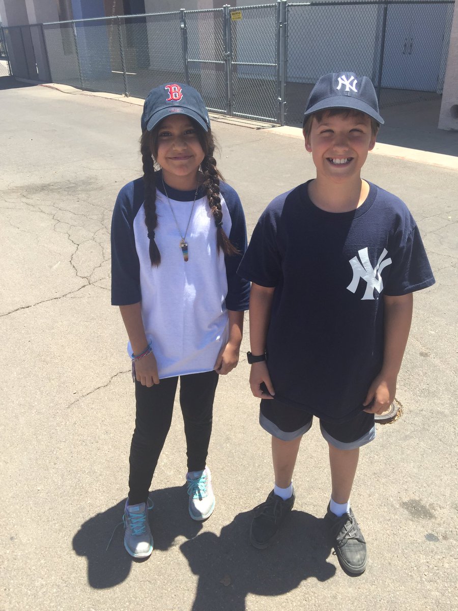 csdjsoto's tweet photo. @tarverschool sports day #spiritweek rivalry alive in AZ @RedSox @Yankees https://t.co/K6j8297xa1