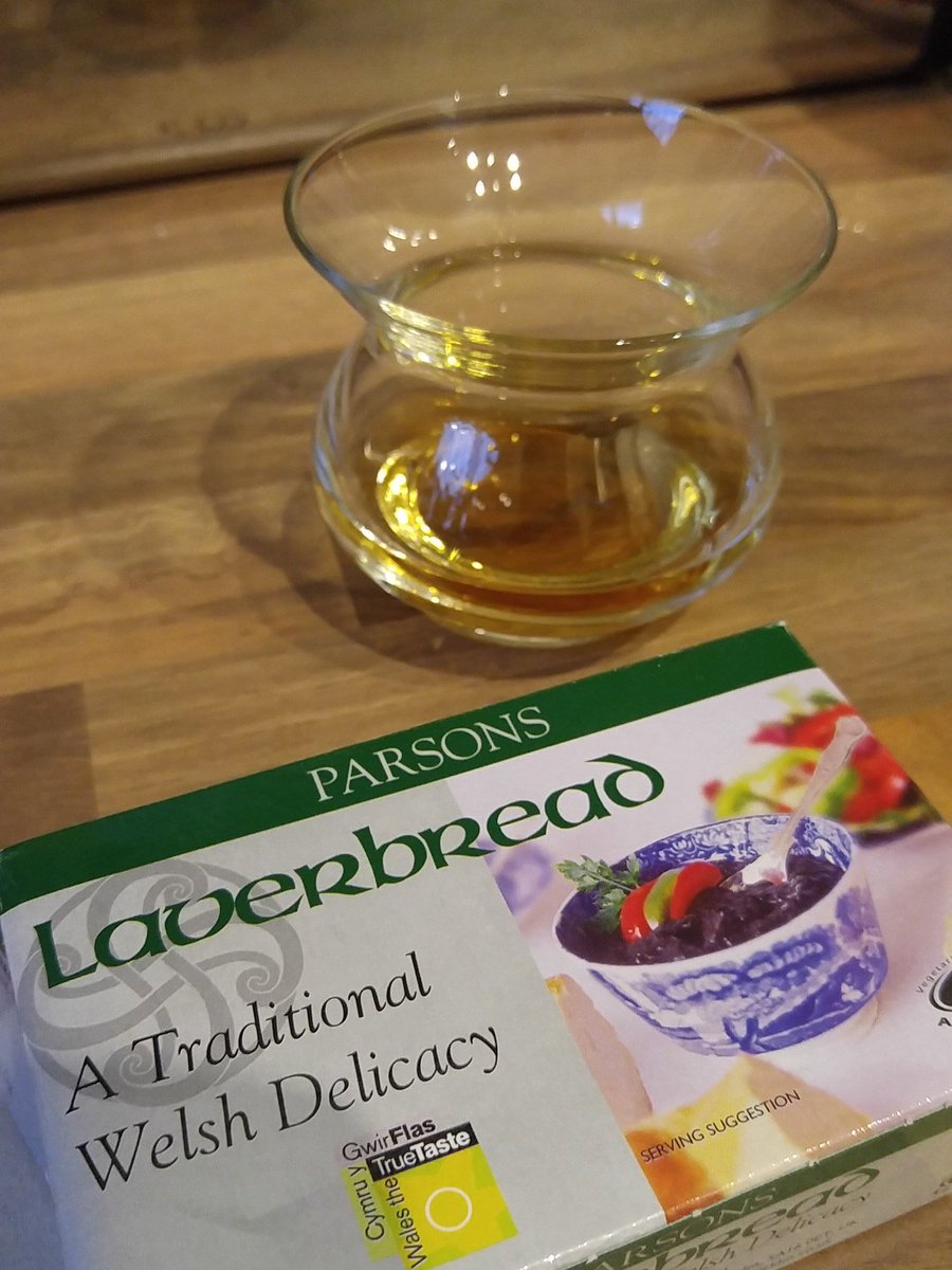 #welsh #scottish fusion tonight with #parsons laverbread and @LagavulinWhisky from my rather lovely <a href="/TheNEATGlassUK/">The NEAT Glass UK</a>