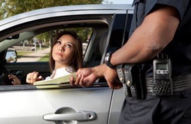 MeninistTweet's tweet photo. girl: pls dont ticket me,I will do anything
cop: anything?
girl: yes anything
cop: will u
cop: learn to fuckin drive https://t.co/6FC8jntNHO