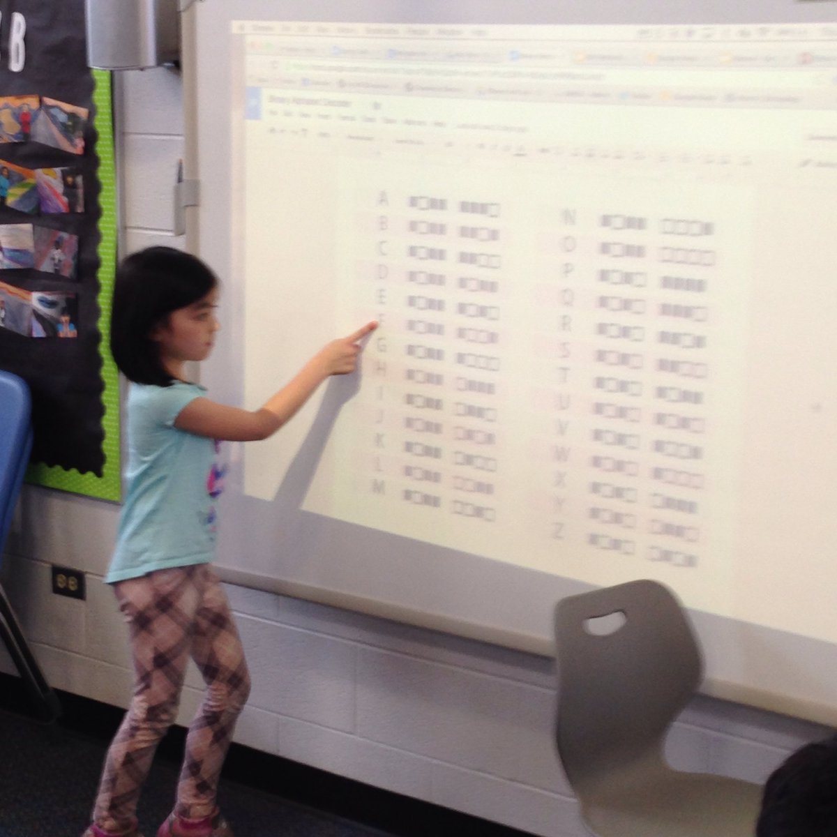 mrsarias1's tweet photo. Making Binary bracelets during Spring coding lesson! Thx @kfajks #ivyhillleague https://t.co/YzrZlAGo3w