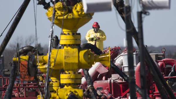 The Obama administration rolled out new fracking limits the industry called "unreasonable" on.ft.com/1T8efPI