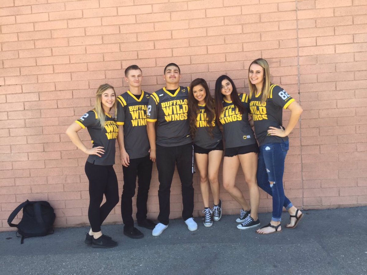 AuustinEnglandd's tweet photo. Buffalo is where it's @ 😂🔥 #twinday   @cibolastuco https://t.co/Ove4GZ0TWW