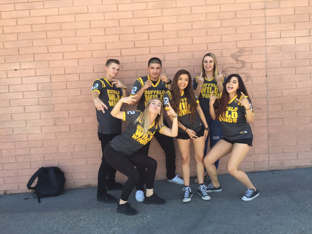 AuustinEnglandd's tweet photo. Buffalo is where it's @ 😂🔥 #twinday   @cibolastuco https://t.co/Ove4GZ0TWW