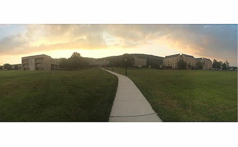 MountAdmissions's tweet photo. Raise your ✋🏽 if this is going to be your home next year! 🗻 #MSMUClassOf2020 

Photo Cred: Katie Olson! https://t.co/J3Ew3zcJIJ