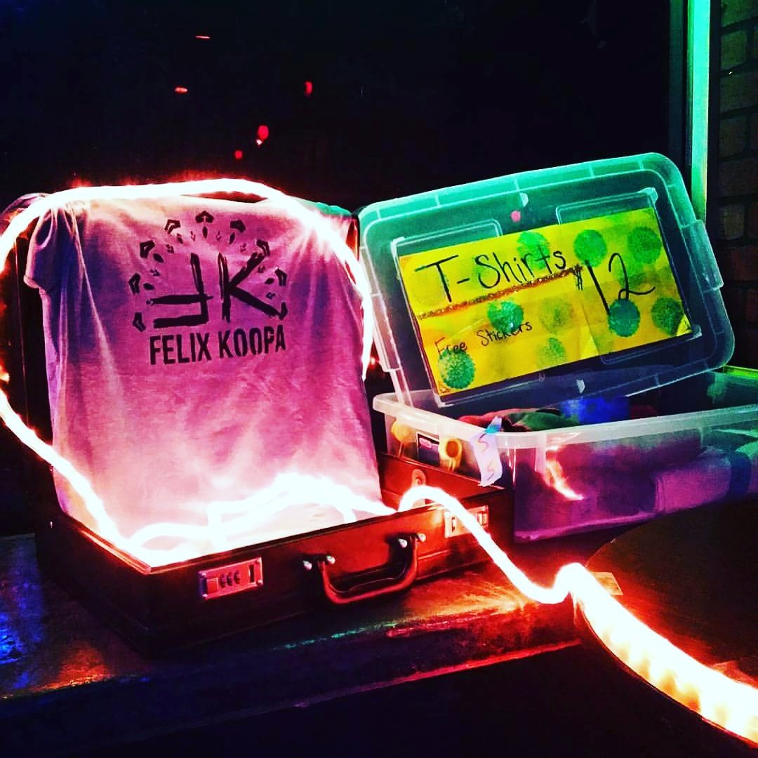 FelixKoopa's tweet photo. Merch Booth #pov #buisness #briefcaseofthoughts #newmerch #bandtee #planogramming #sucess #soldout #soprofessional https://t.co/YVlPtsMQ9w